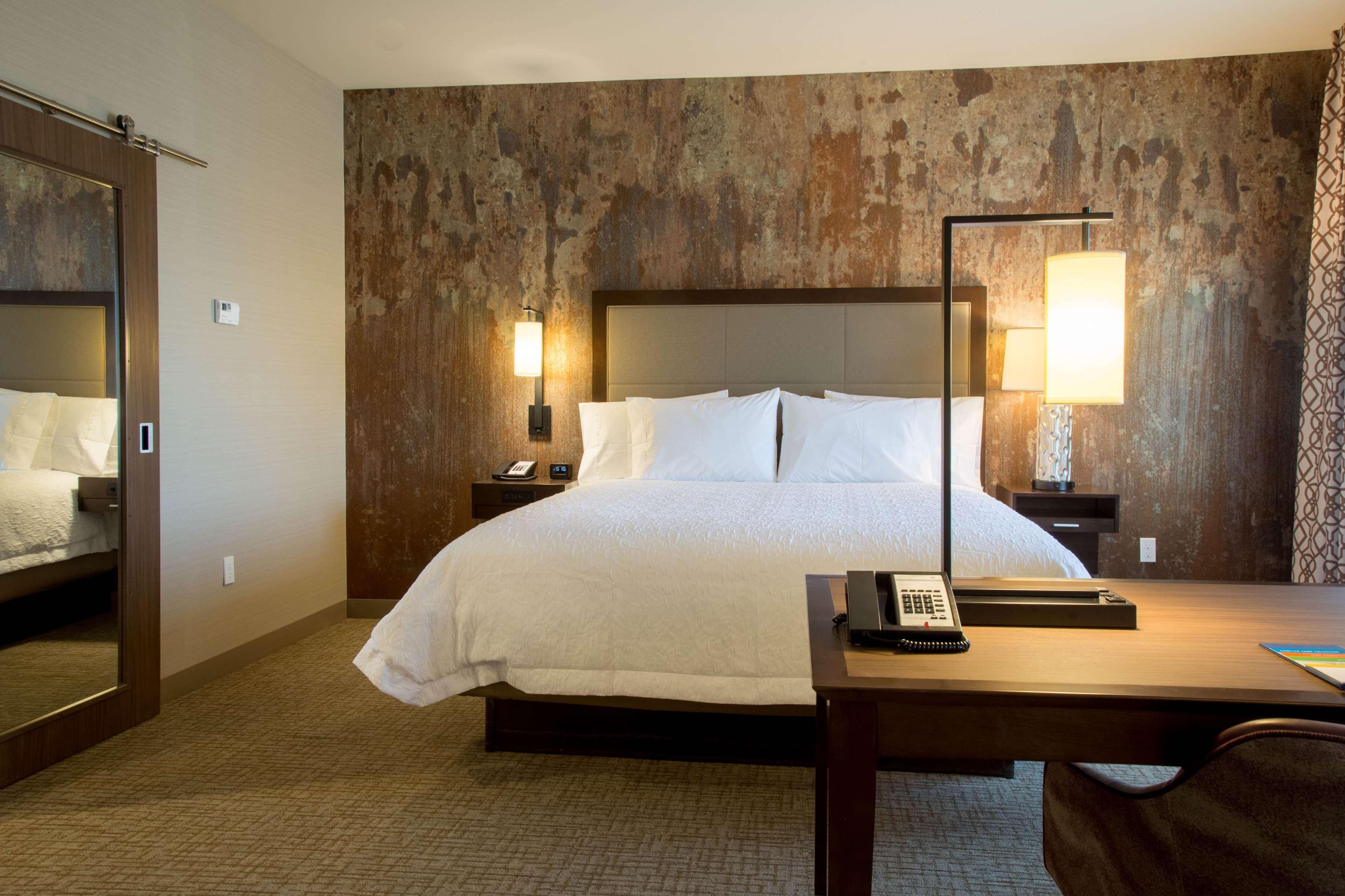 Hampton Inn&suites 3*